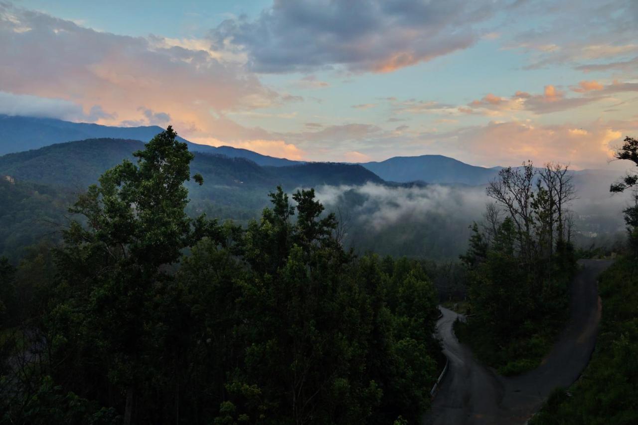 Above It All Cabin Gatlinburg Exterior photo